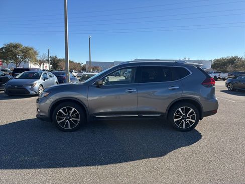Used 2018 Nissan Rogue SL w/ Premium Package image 2
