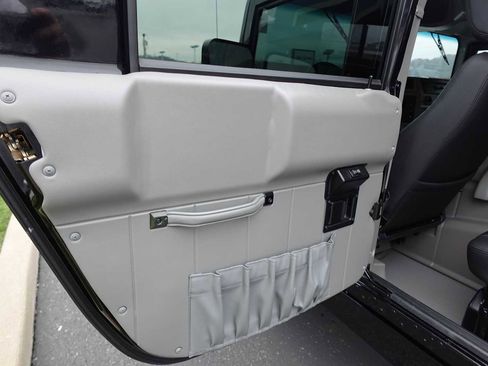 Used 2002 HUMMER H1 4-Door Wagon AWD/4WD image 29