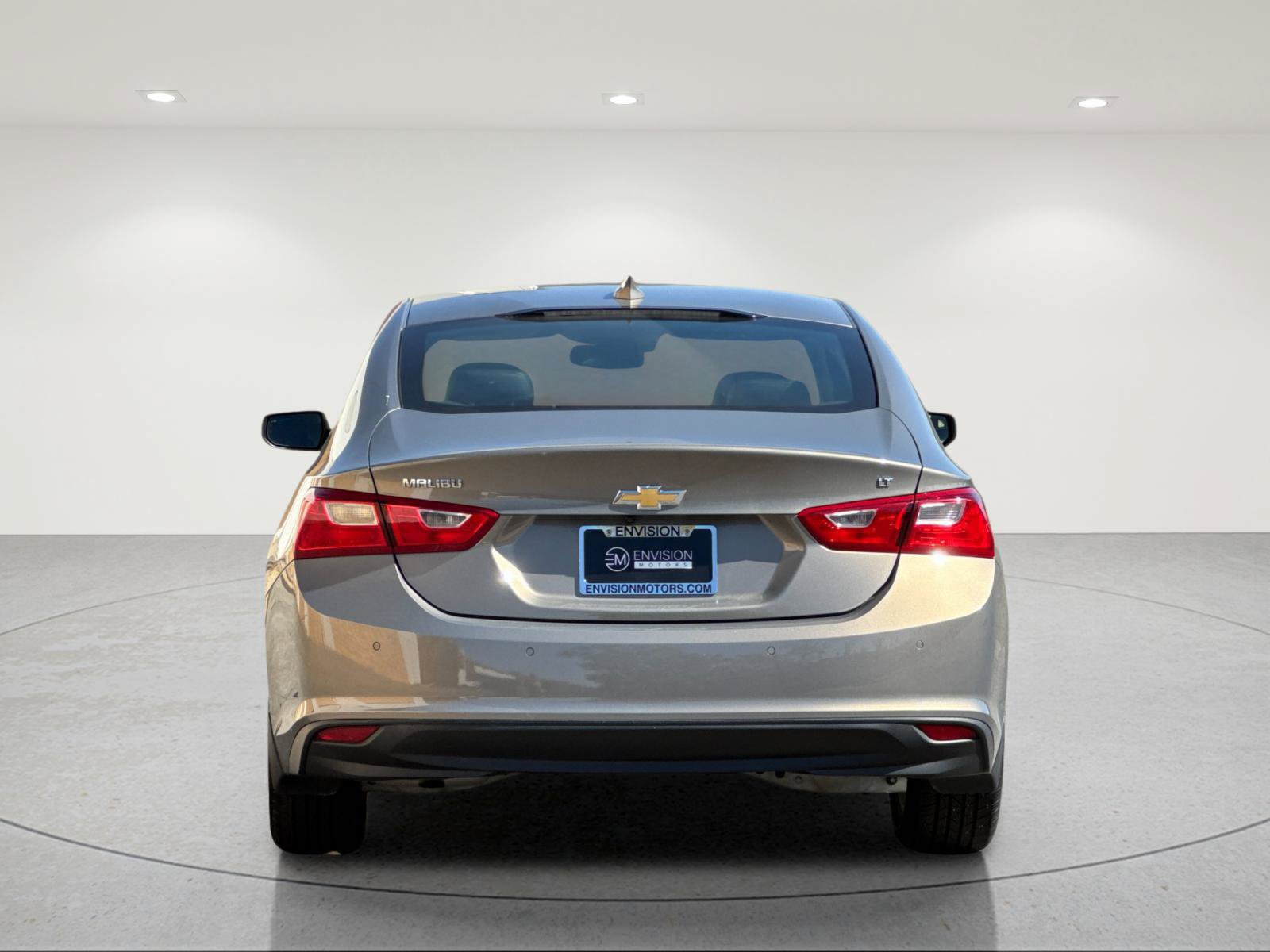 Used 2017 Chevrolet Malibu LT w/ Leather Package FWD image 5