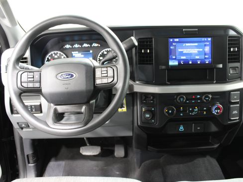 Used 2025 Ford F250 XLT AWD/4WD image 2