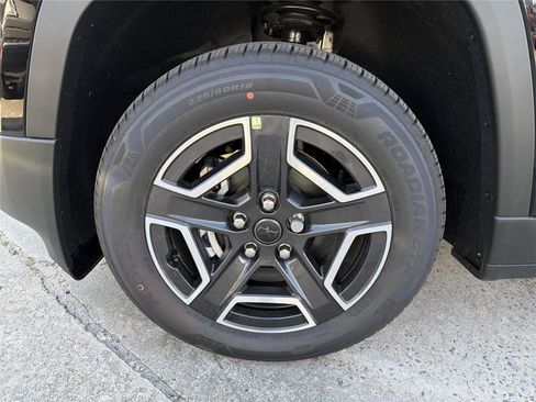 New 2026 Jeep Cherokee Limited image 8