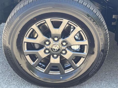 Used 2025 Toyota 4Runner SR5 AWD/4WD image 14