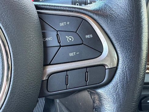 Used 2022 Jeep Renegade Limited image 19