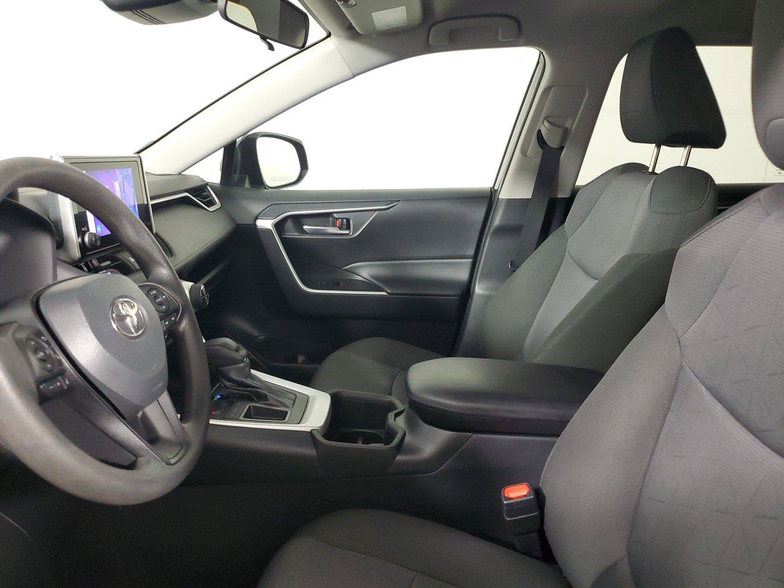 Used 2025 Toyota RAV4 XLE FWD image 21