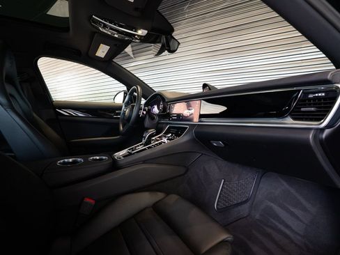 Certified 2023 Porsche Panamera image 28
