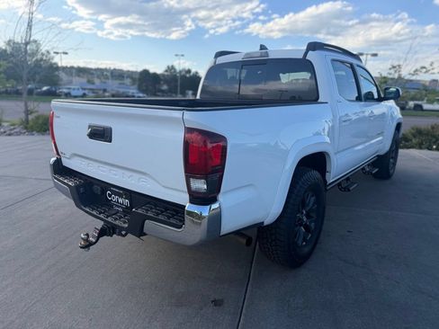 Used 2020 Toyota Tacoma SR5 AWD/4WD image 8