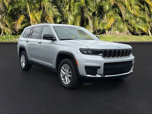 Used 2025 Jeep Grand Cherokee L Laredo RWD image 2