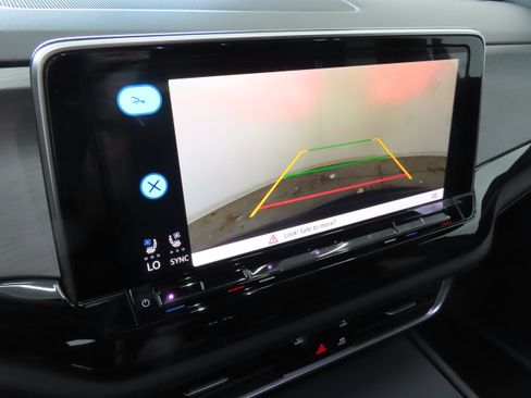 New 2026 Volkswagen Atlas Cross Sport SE image 19