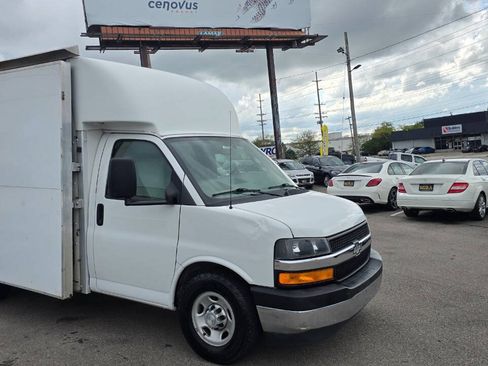Used 2017 Chevrolet Express 3500 w/ Chrome Appearance Package RWD image 64