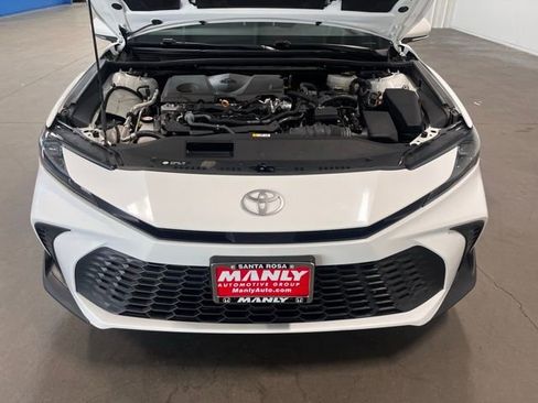 Used 2025 Toyota Camry SE FWD image 9