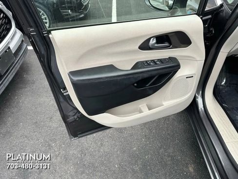 Used 2018 Chrysler Pacifica Limited w/ Advanced Safetytec Group image 17