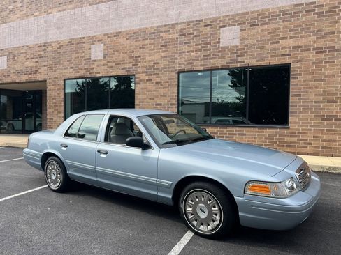 Used 2004 Ford Crown Victoria image 35