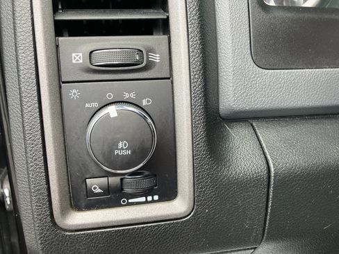 Used 2018 RAM 1500 Express w/ Black Ram 1500 Express Group AWD/4WD image 17