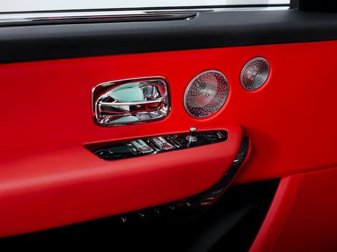 Used 2022 Rolls-Royce Cullinan Black Badge w/ Dark Exterior Package image 38