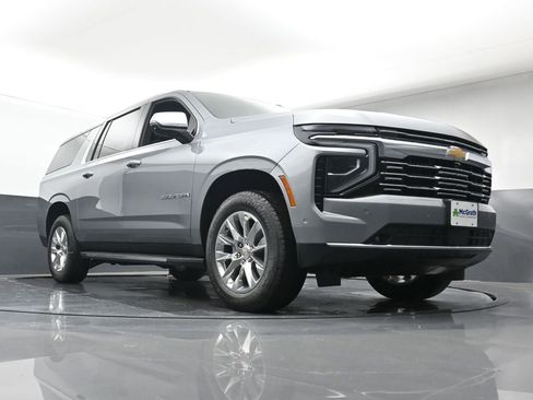 New 2025 Chevrolet Suburban Premier image 30