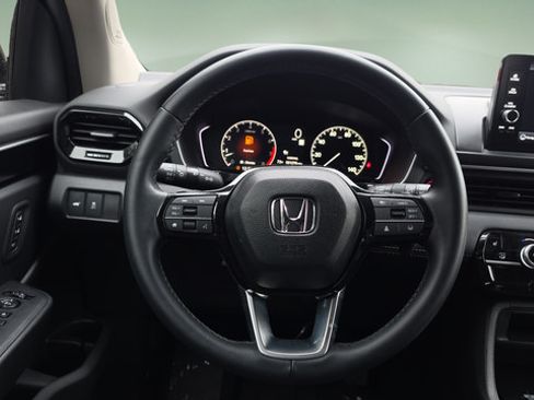 Used 2025 Honda Pilot Touring image 9