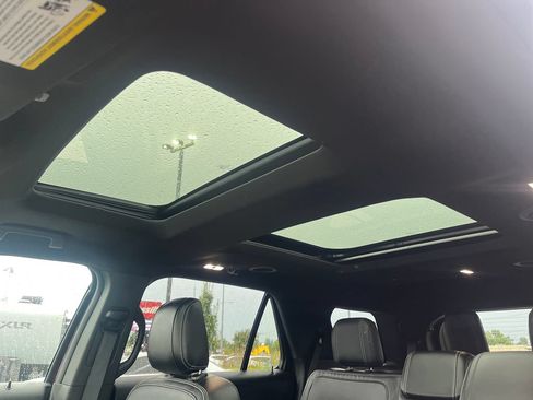 Used 2018 Ford Explorer Limited w/ Equipment Group 301A AWD/4WD image 30