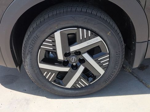 New 2026 Nissan Kicks SV w/ Charging Package FWD image 8