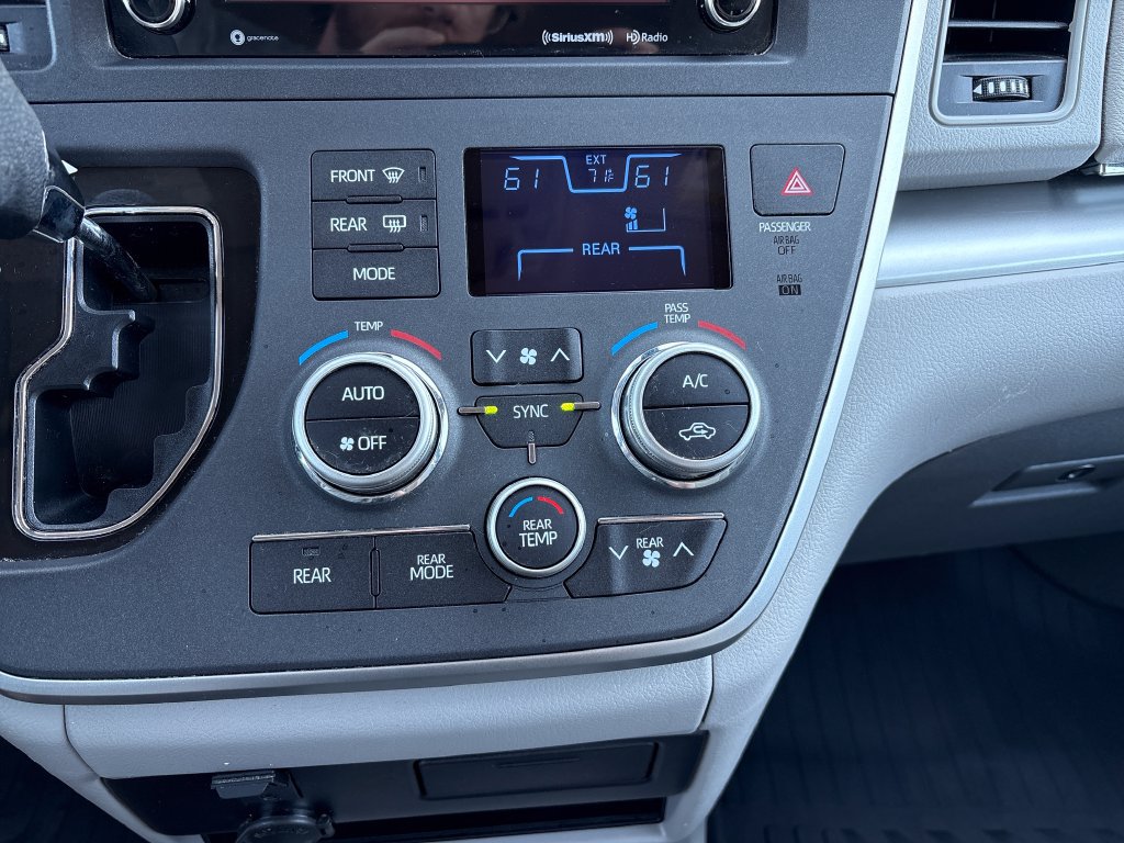 Used 2020 Toyota Sienna LE FWD image 18