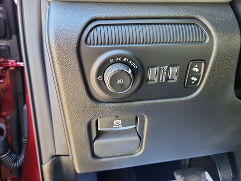 Used 2024 Jeep Wagoneer L Series II image 27