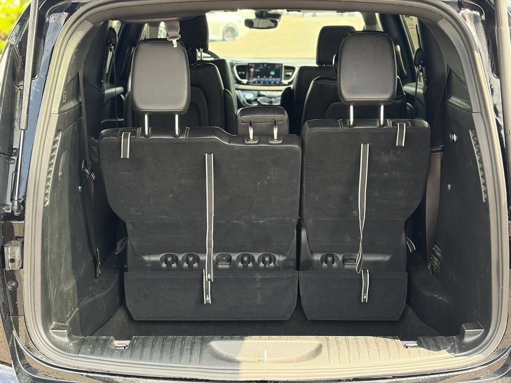 Certified 2025 Chrysler Pacifica Select FWD image 9