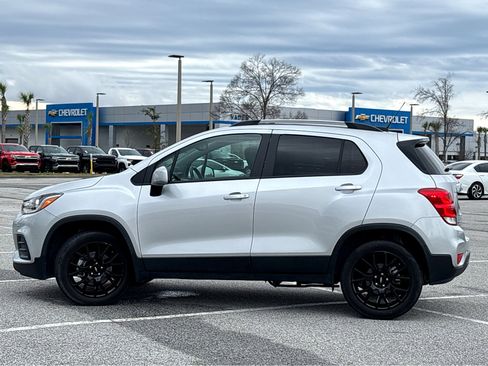 Used 2022 Chevrolet Trax LT w/ Driver Confidence Package image 21
