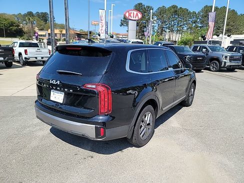 Certified 2025 Kia Telluride LX image 7