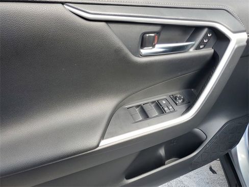 Used 2021 Toyota RAV4 Limited image 18