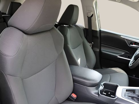 Used 2025 Toyota RAV4 XLE FWD image 22