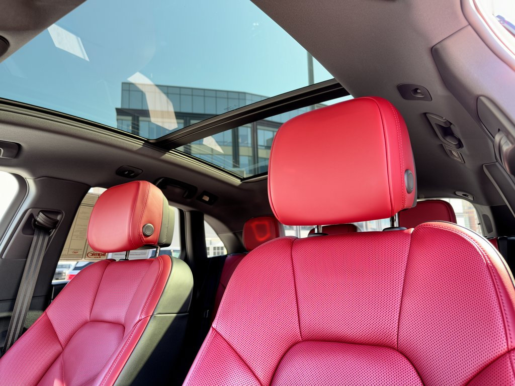 Certified 2023 Porsche Macan AWD/4WD image 27