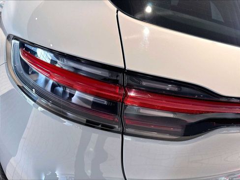 Used 2023 Porsche Macan AWD/4WD image 34