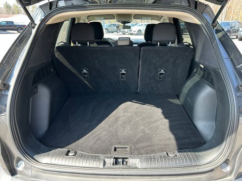 Used 2020 Ford Escape SE image 18