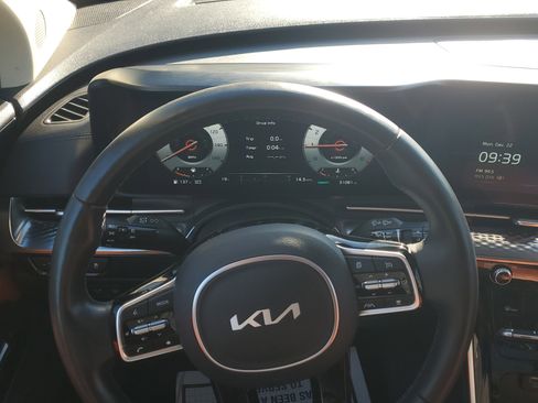 Used 2024 Kia Carnival SX Prestige image 20