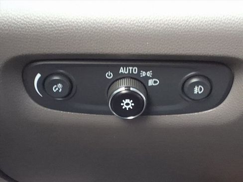 Used 2021 Chevrolet Traverse Premier image 20