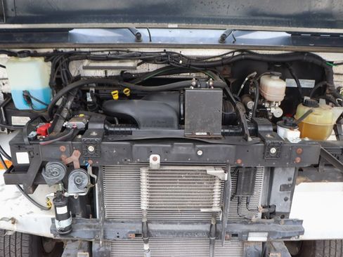 Used 2019 Ford E-450 and Econoline 450 Super Duty RWD image 15