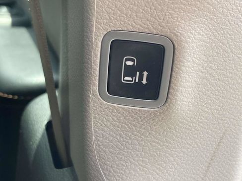 Certified 2018 Chrysler Pacifica Touring Plus FWD image 19