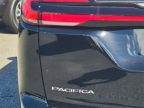 New 2026 Chrysler Pacifica Pinnacle image 6