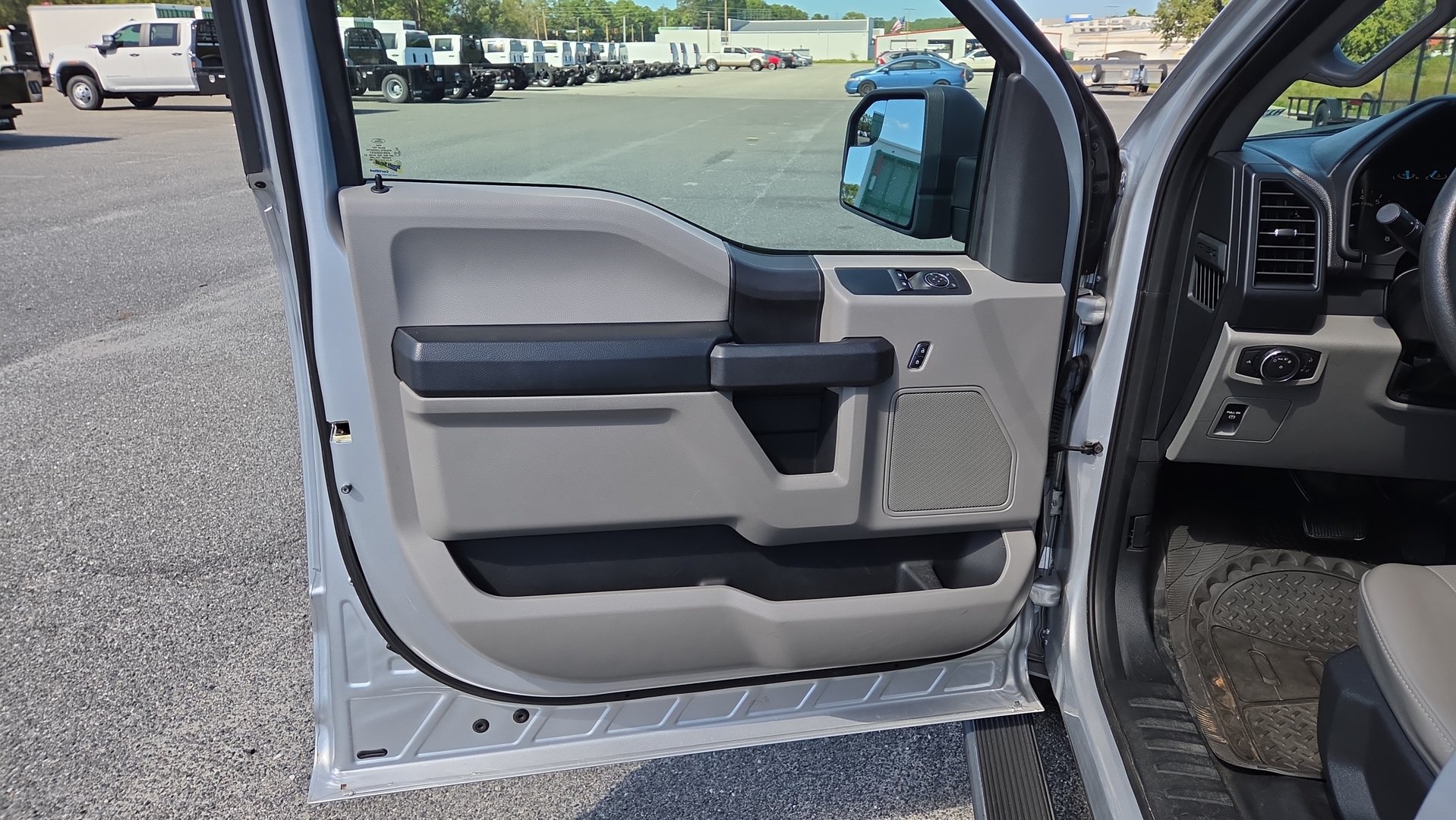 Used 2016 Ford F150 XL w/ Equipment Group 101A Mid RWD image 12