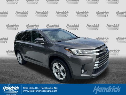 Used 2018 Toyota Highlander Limited FWD image 1