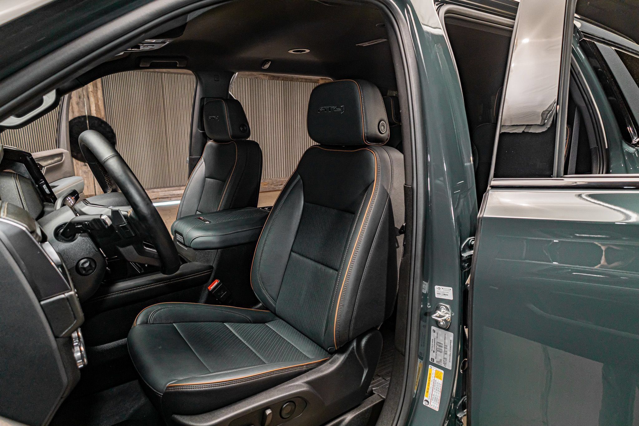 Used 2025 GMC Yukon AT4 w/ LPO, AT4 Appearance Package AWD/4WD image 20