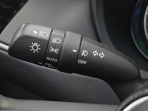 Certified 2024 Toyota Venza XLE image 30