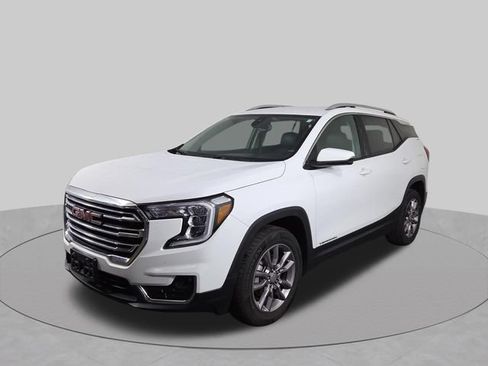 Used 2024 GMC Terrain SLT AWD/4WD image 2