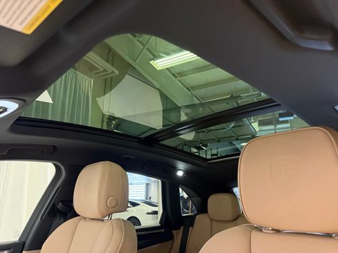 Certified 2026 Porsche Macan AWD/4WD image 7