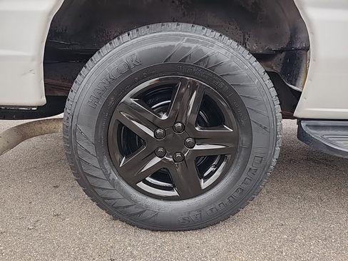 Used 2011 Ford E-350 and Econoline 350 XLT RWD image 17