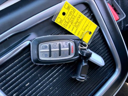 Used 2022 Chrysler Pacifica Touring-L image 15