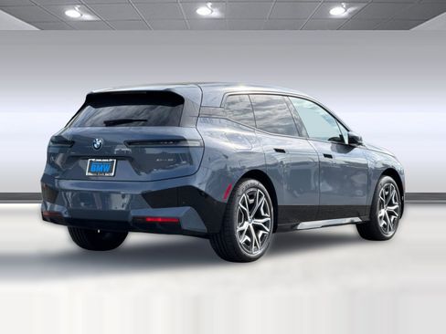 Used 2024 BMW iX xDrive50 w/ Sport Package AWD/4WD image 9
