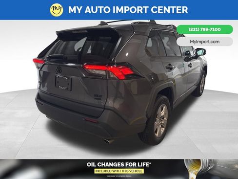 Used 2022 Toyota RAV4 XLE w/ Convenience Package image 7