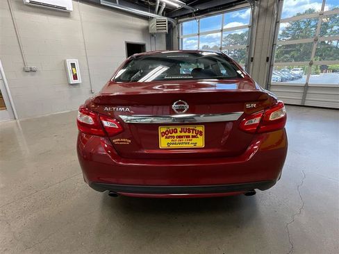 Used 2016 Nissan Altima 2.5 SR FWD image 4