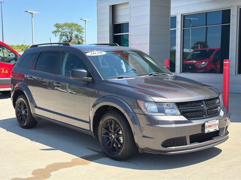 Used 2020 Dodge Journey SE w/ SE Popular Equipment Group FWD image 2
