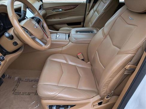 Used 2017 Cadillac Escalade ESV Platinum AWD/4WD image 17